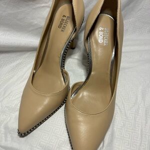 Bleeker & Bond Leather Beige Heels with Silver Accents